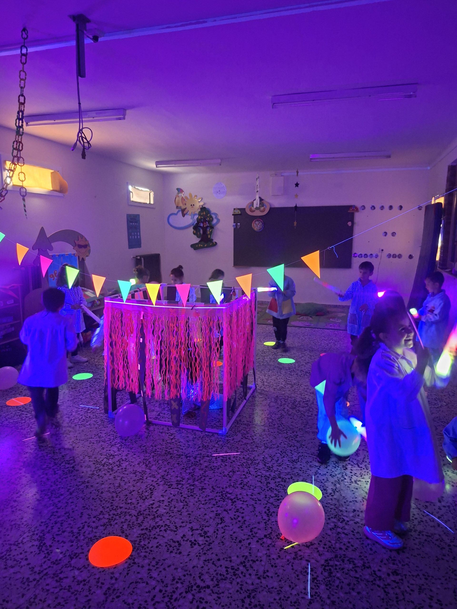 Taller de luces de neón en Infantil